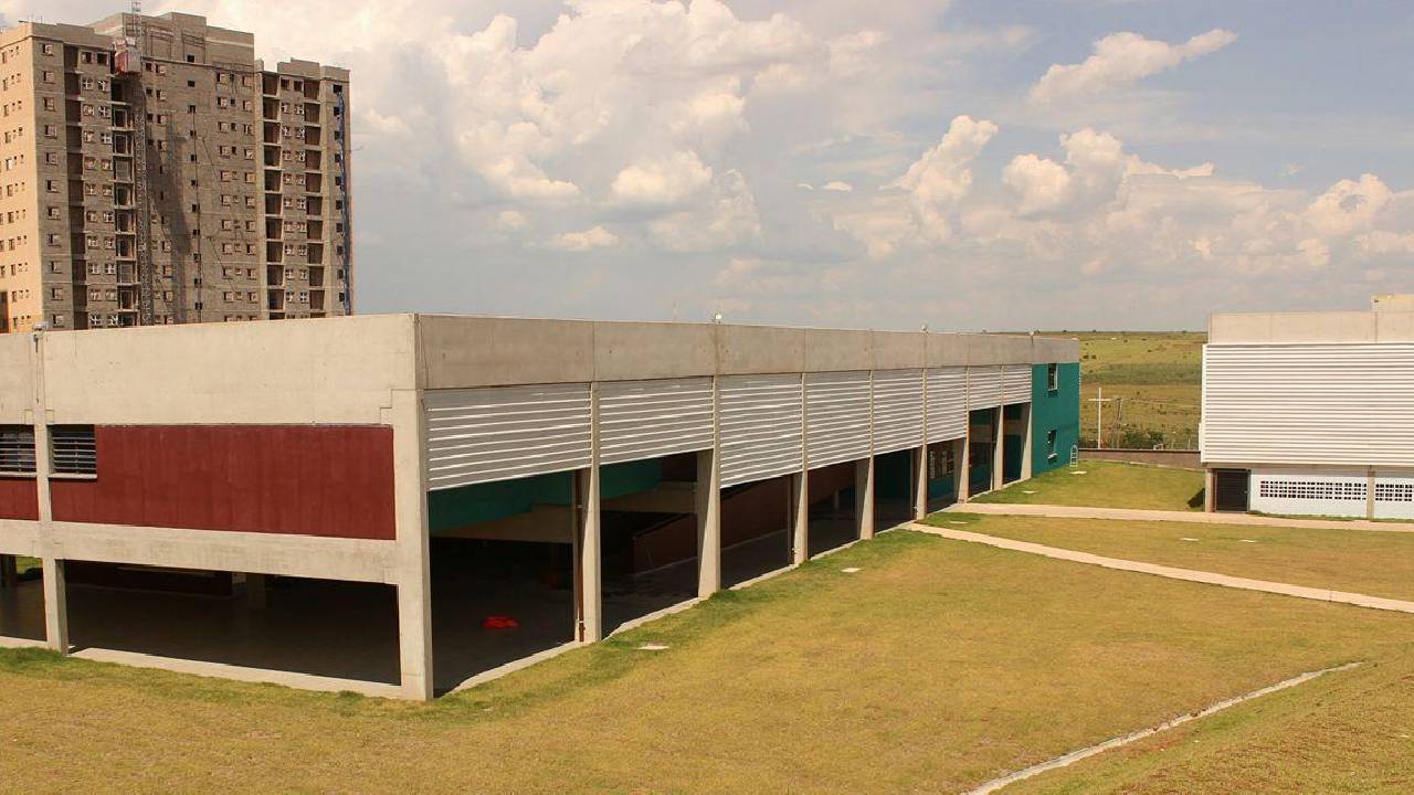 Chuvas intensas em Paulínia alagam escola estadual Parque dos Servidores