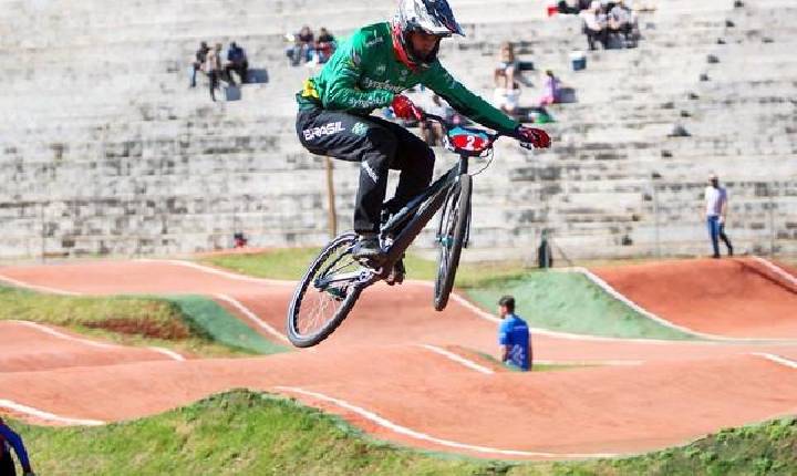 Danilo incentiva esporte e autoriza uso de espaço público para eventos de BMX
