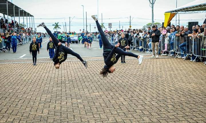 Desfile de 7 de Setembro reúne 12 mil pessoas em ato cívico