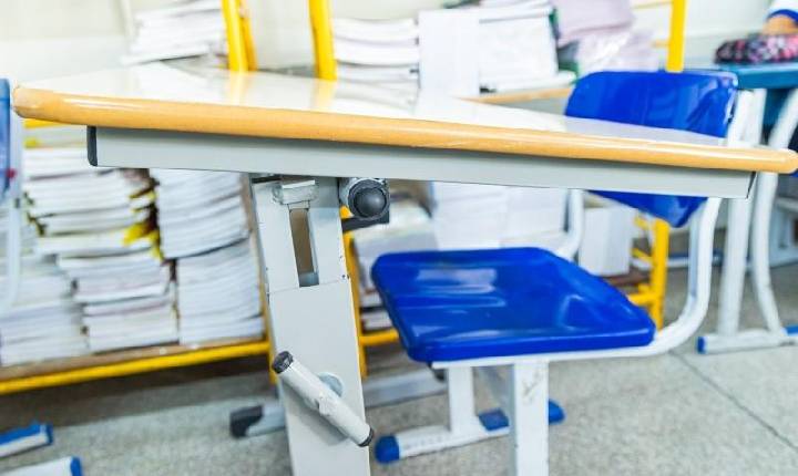 Escolas municipais recebem carteiras adaptadas e brinquedos educativos