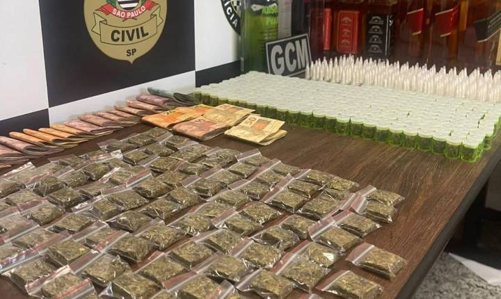 GCM prende traficante e apreende grande quantidade de drogas, dinheiro e bebidas