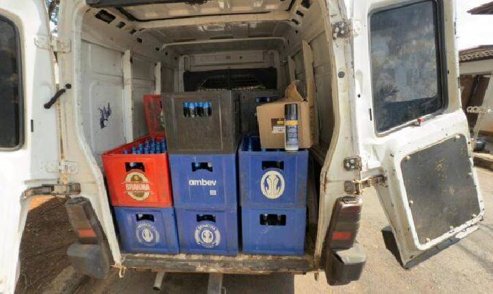 GEPAR de Cosmópolis apreende carga de bebidas suspeitas de adulteração na divisa com Paulínia