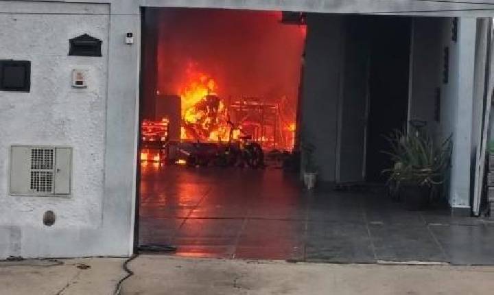 Incêndio destrói residência no bairro São José e mobiliza bombeiros em Paulinia