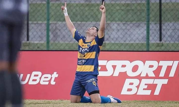 João Victor celebra primeiros gols como profissional e classificação do Paulínia FU