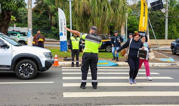 Maio Amarelo: Blitz educativa fala da importância da faixa de pedestre