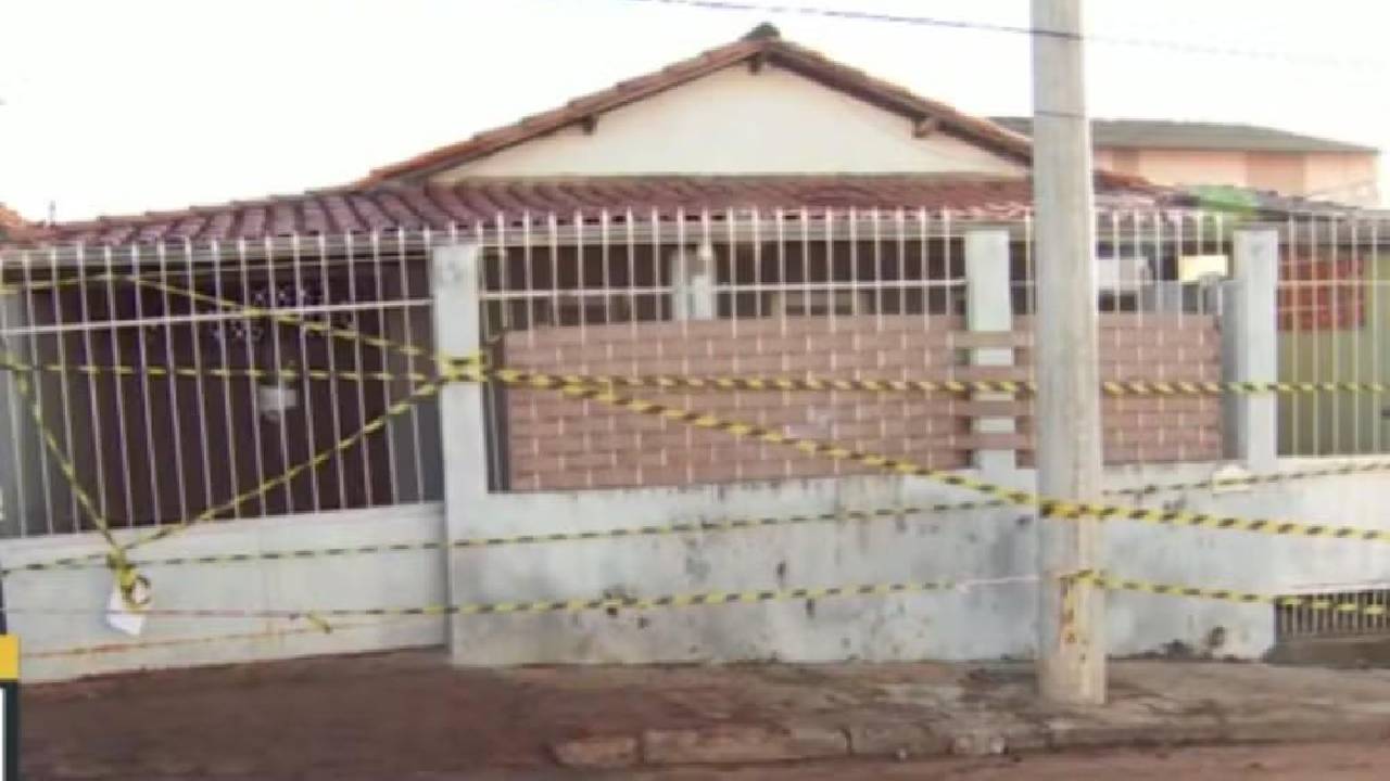 Moradores de bairro em Paulínia deixam casas por conta de rachaduras em esgoto