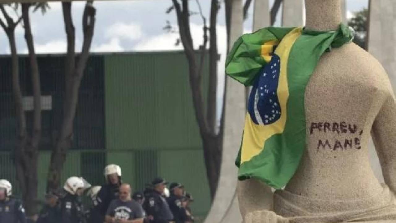 Moraes nega redução de pena a Débora do Batom pelos atos de 8/1