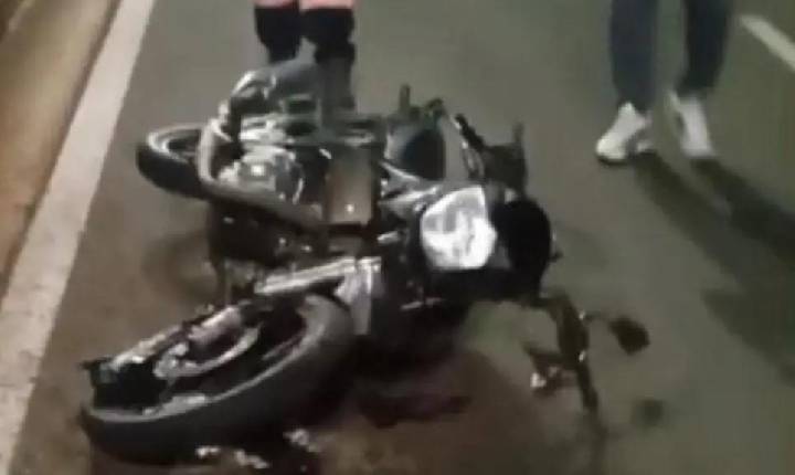 Motociclista morre após colisão contra canteiro central em Paulínia