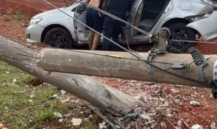 Motorista fica ferida após colidir contra poste ao desviar de cachorro em Paulínia