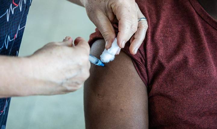 Paulínia inicia vacinação com Pneumo 20 para idosos com 85 anos ou mais