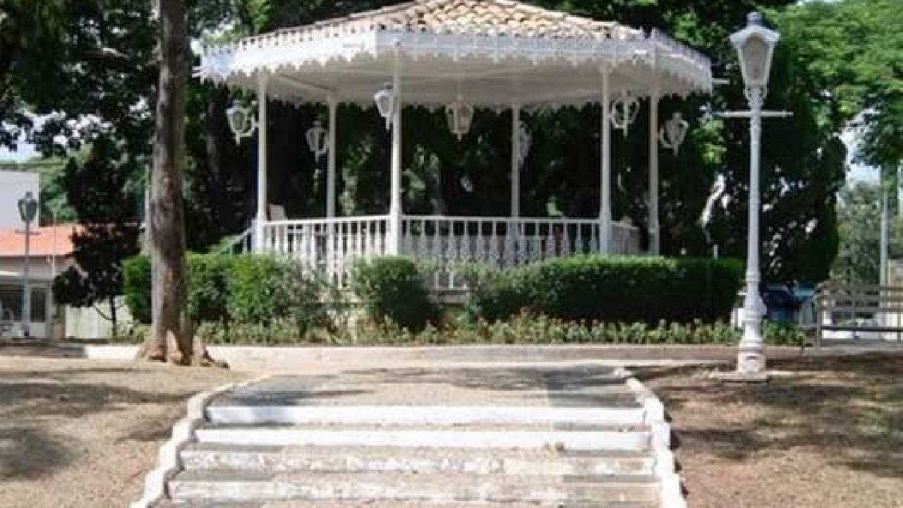 Prefeito anuncia projeto de reforma para a Praça da Igreja Matriz
