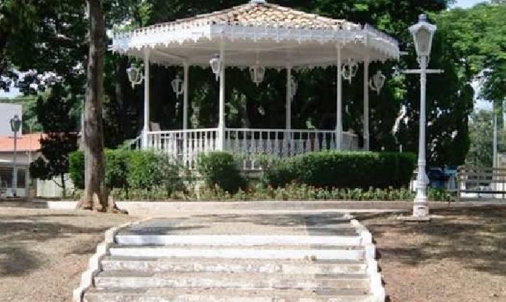 Prefeito anuncia projeto de reforma para a Praça da Igreja Matriz