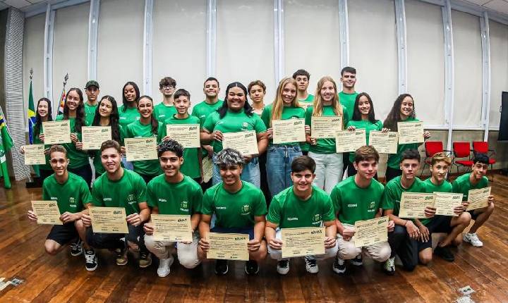 Prefeitura homenageia atletas do Programa Bolsa Esportiva e amplia projeto para 2026