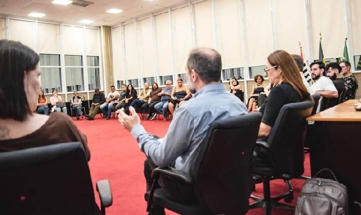 Prefeitura promove reunião com agentes culturais para dar continuidade à destinação dos recursos da PNAB