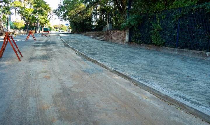 Prefeitura realiza cerca de 10 KM de manutenção em calçadas da cidade