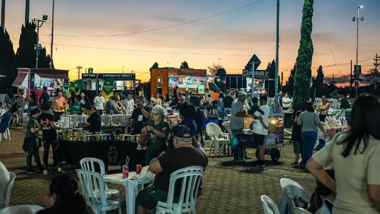 Prefeitura realiza Feira Noturna nesta sexta-feira no clima da Copa do Mundo