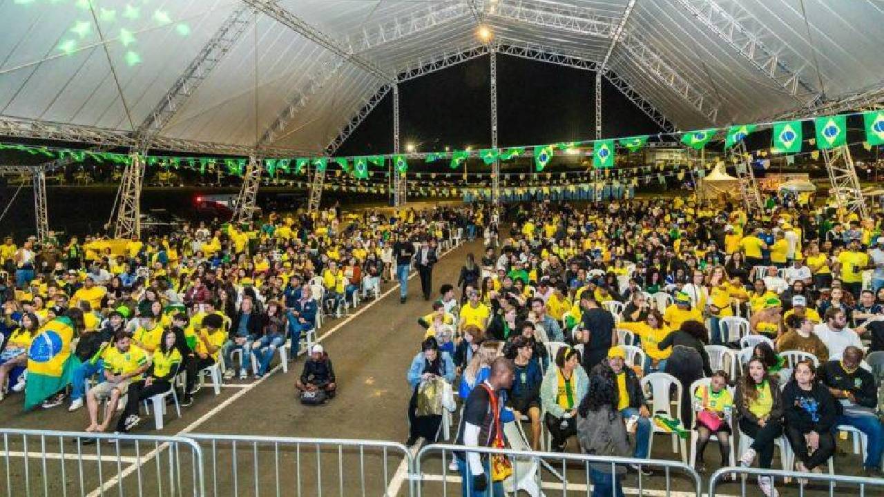 Vila da Copa em Paulínia transmite Brasil x Noruega neste domingo (5) com shows