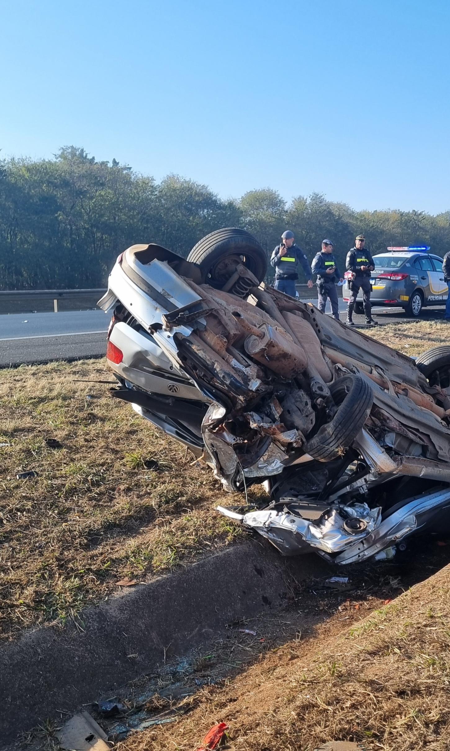 Professor e motociclista morrem em acidentes com caminhões na Anhanguera, em Americana