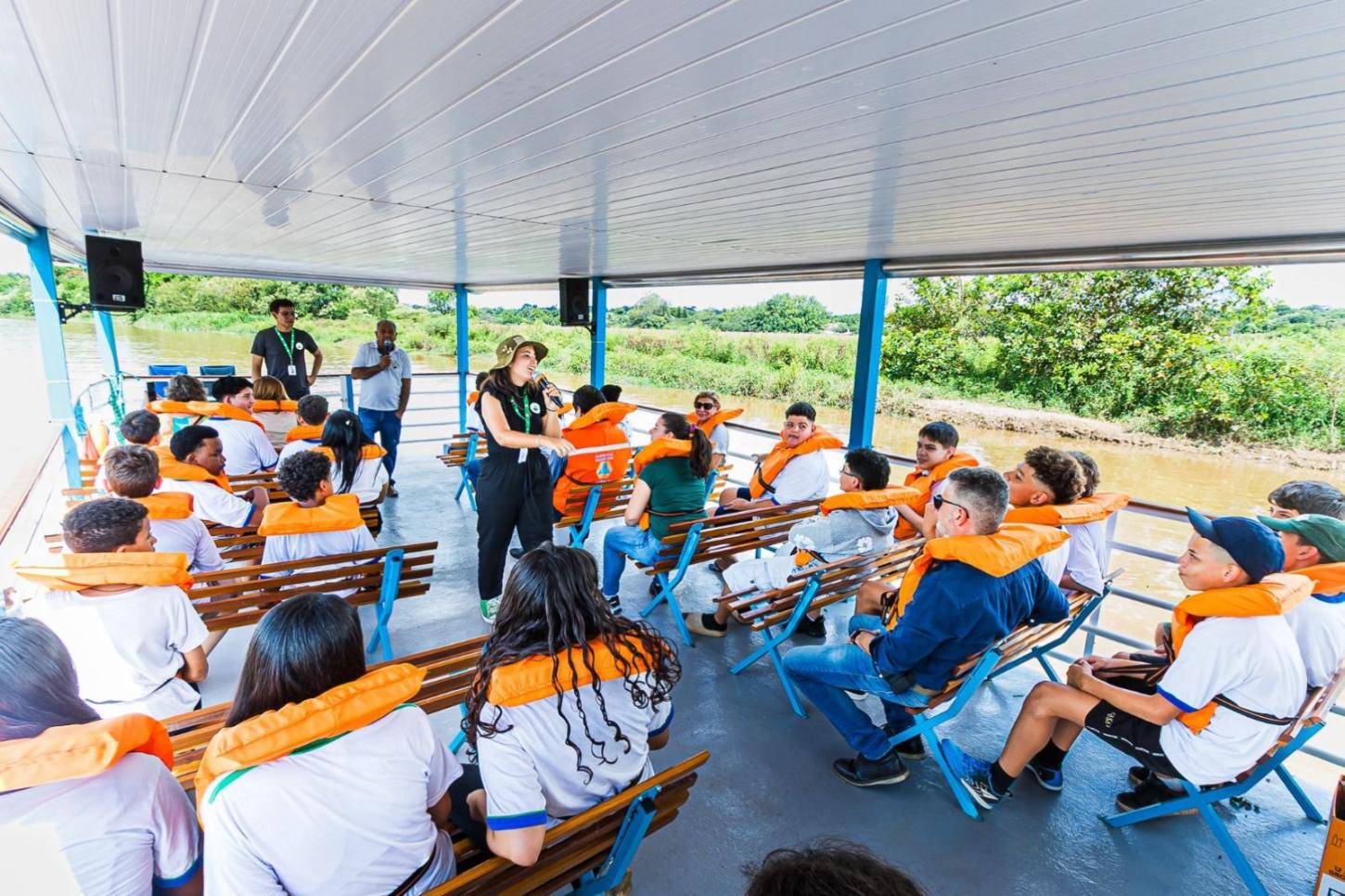 Parceria da Prefeitura com Barco Escola da Natureza beneficia escolas municipais