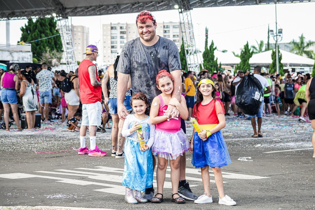 Prefeitura de Paulínia e CMDCA distribuem pulseiras de identificação para crianças no Carnaval