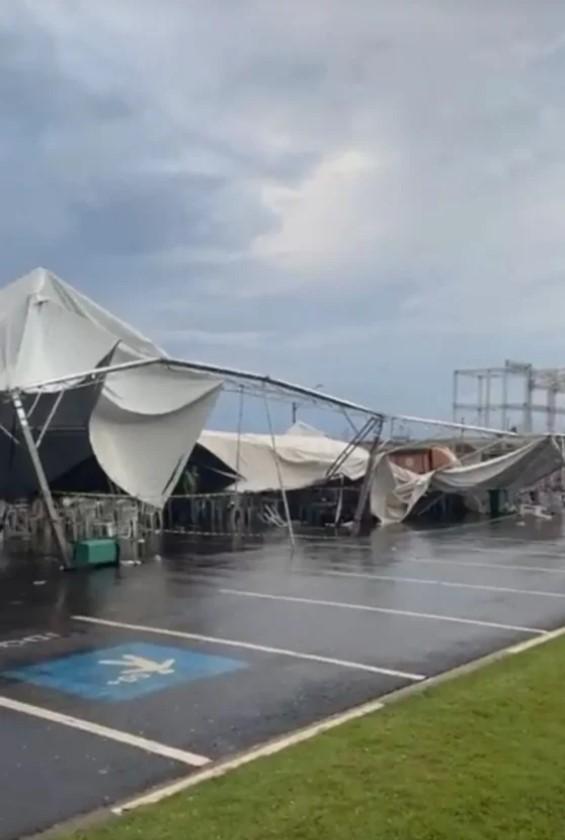 Temporal interrompe Carnaval e causa danos em estruturas em Paulínia