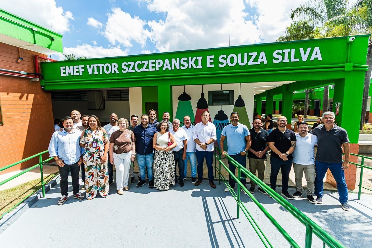 Prefeitura entrega primeira fase da manutenção da Escola Vitor Szczepanski