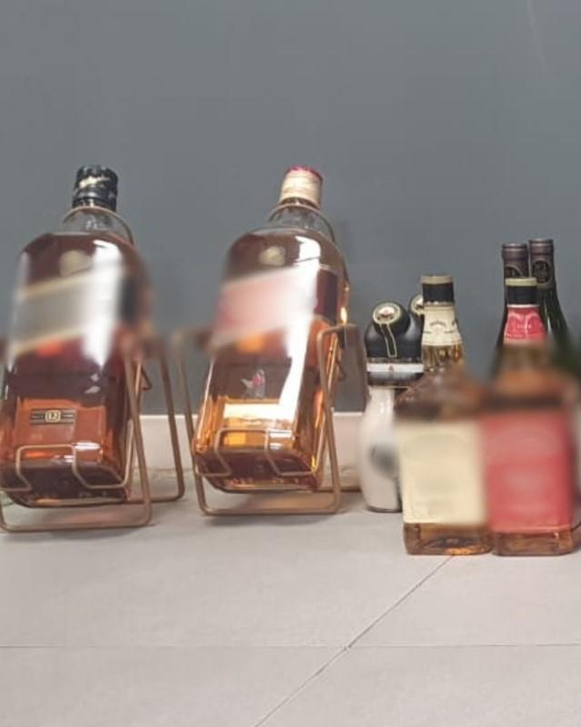 Operação apreende bebidas falsificadas, máquinas de jogo ilegal e cigarros em Paulínia