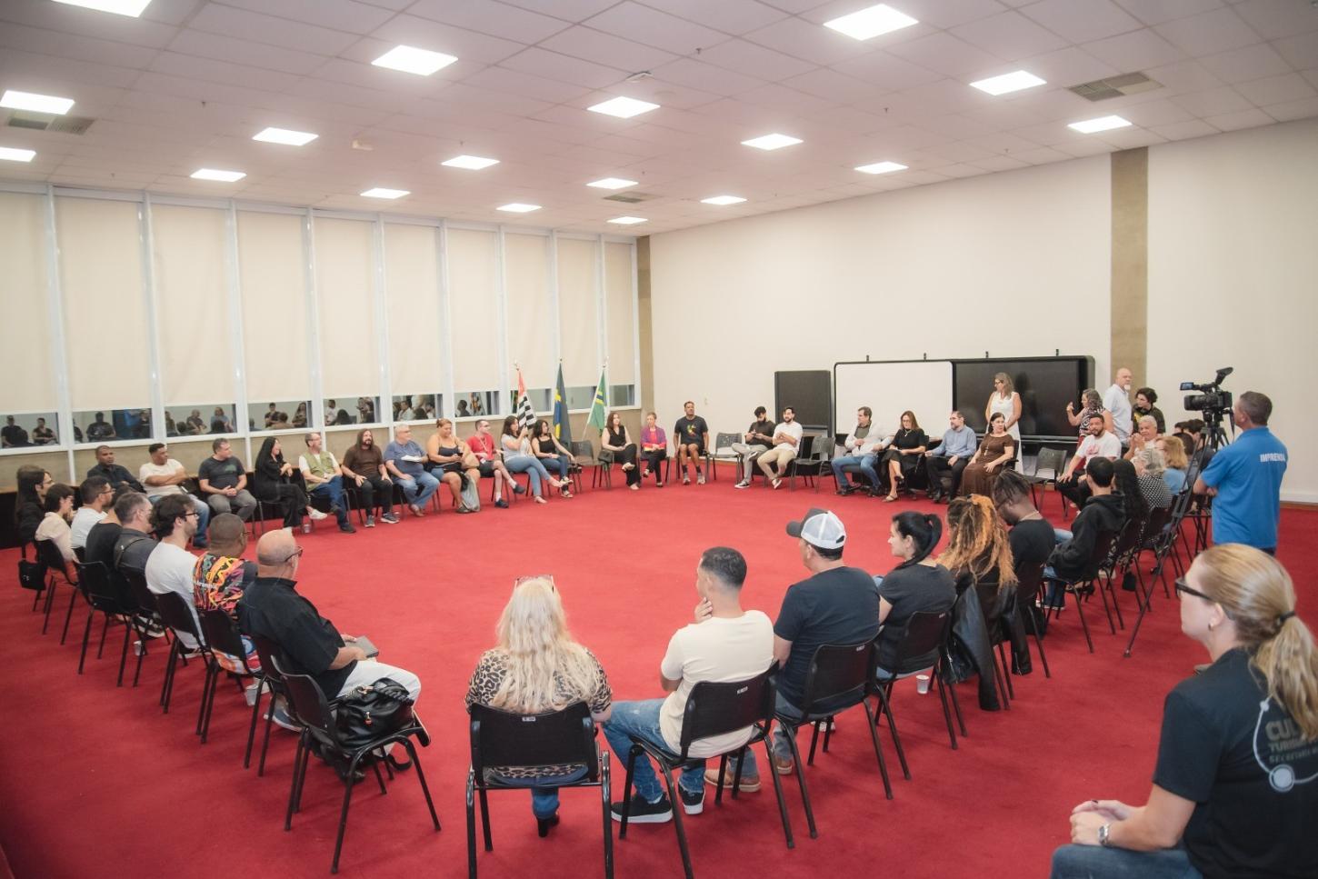 Cerca de 80 agentes culturais participam de roda de conversa para destinação de recursos culturais