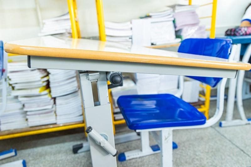 Escolas municipais recebem carteiras adaptadas e brinquedos educativos