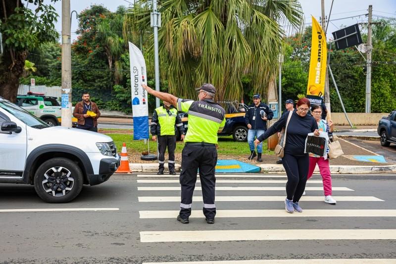 Maio Amarelo: Blitz educativa fala da importância da faixa de pedestre