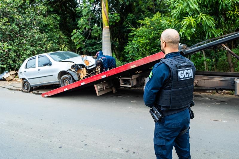Ações de fiscalização da GCM removem mais de 55 carros abandonados em Paulínia