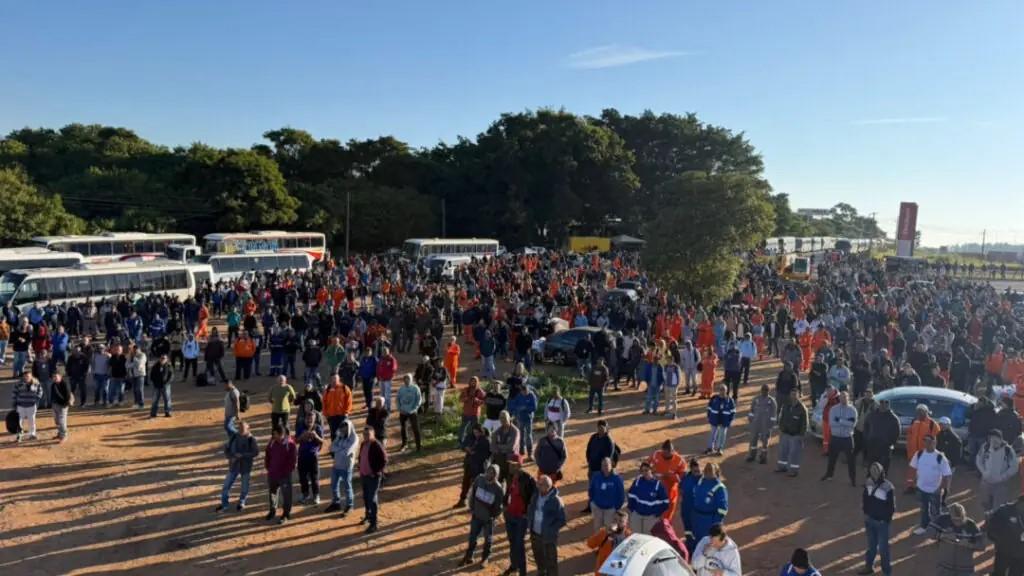 Greve na Replan chega ao 9º dia em Paulínia com tensão na portaria e impasse