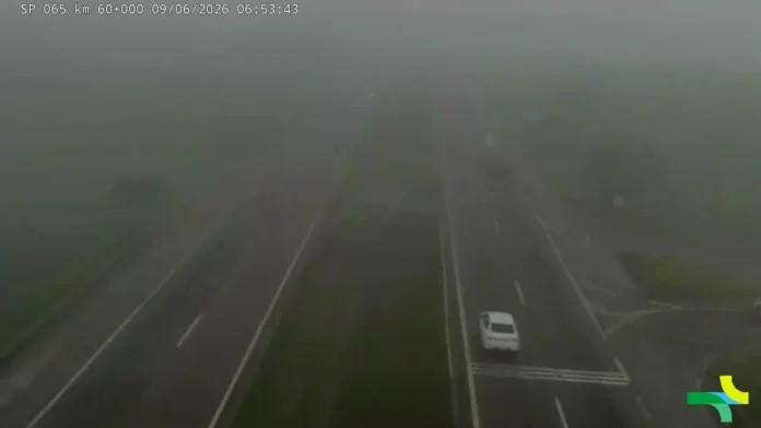 Neblina reduz visibilidade e exige mais atenção na SP-332 entre Paulínia e Cosmópolis