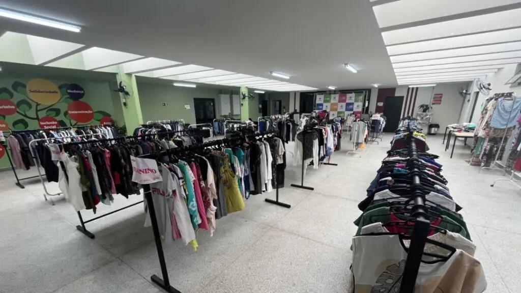 Paulínia inicia Campanha do Agasalho 2026 com distribuição de roupas e cobertores no Fundo Social