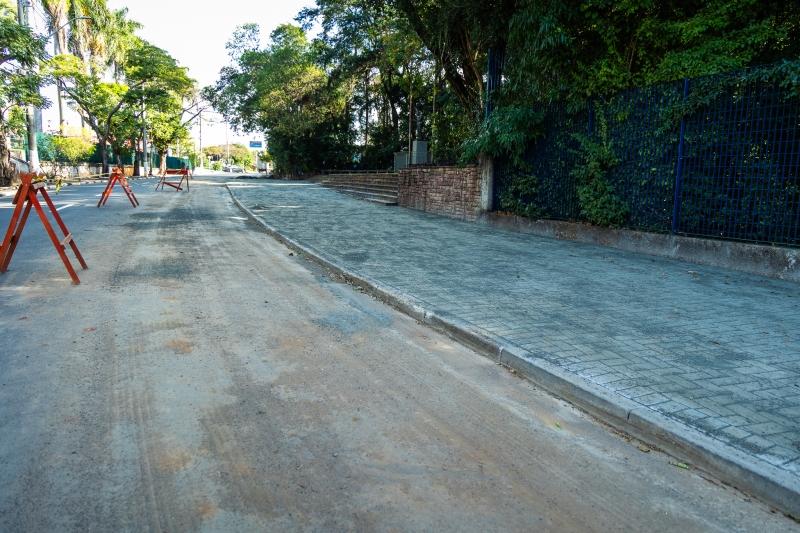 Prefeitura realiza cerca de 10 KM de manutenção em calçadas da cidade