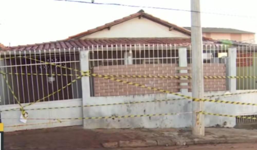 Moradores de bairro em Paulínia deixam casas por conta de rachaduras em esgoto