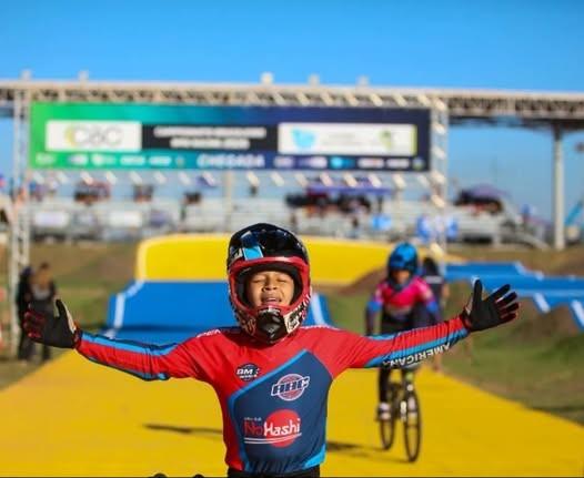 Paulinense de 11 anos é bicampeão brasileiro de BMX Racing