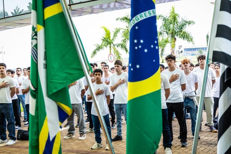 Juramento à Bandeira reúne cerca de 500 jovens no Paço Municipal de Paulínia