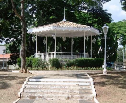 Prefeito anuncia projeto de reforma para a Praça da Igreja Matriz