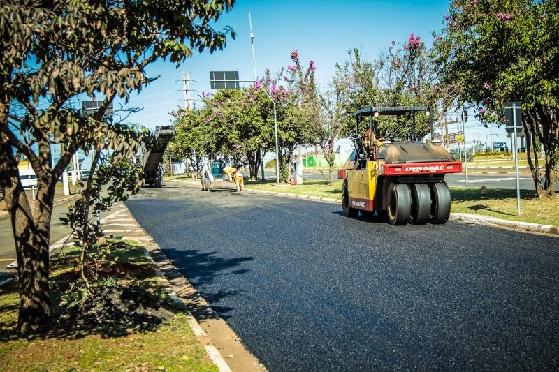 Prefeitura inicia manutenção asfáltica em diversos bairros da cidade