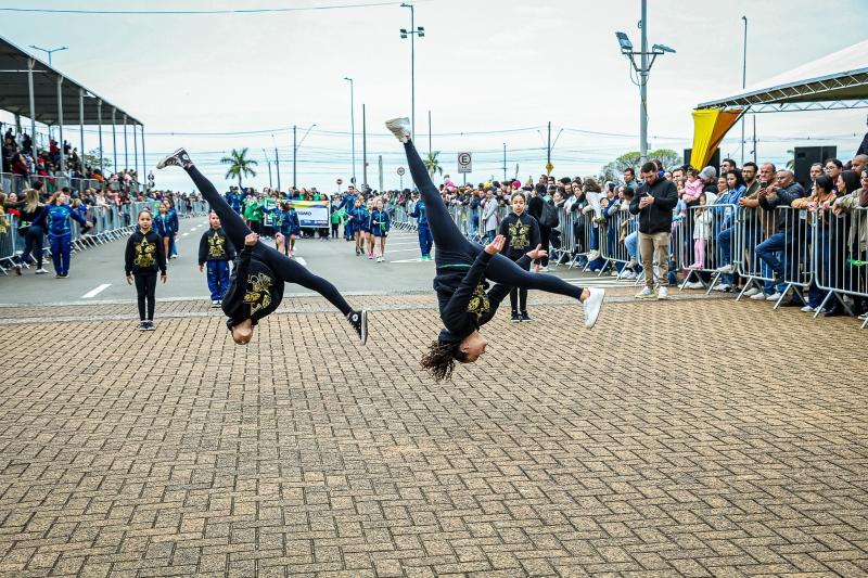 Desfile de 7 de Setembro reúne 12 mil pessoas em ato cívico