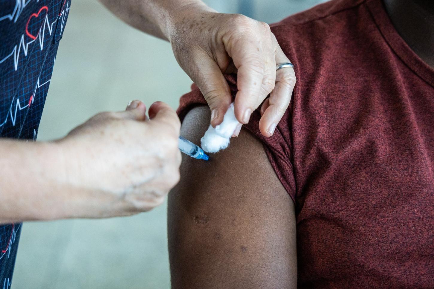 Paulínia inicia vacinação com Pneumo 20 para idosos com 85 anos ou mais