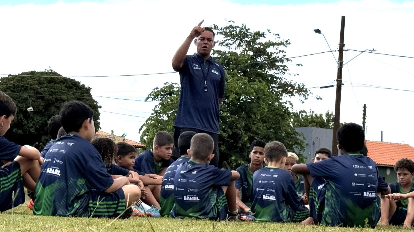 Estão abertas vagas de professor e monitor de futebol para Paulínia