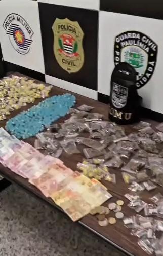  GCM apreende cerca de 700 porções de drogas em área de mata no Vida Nova em Paulínia