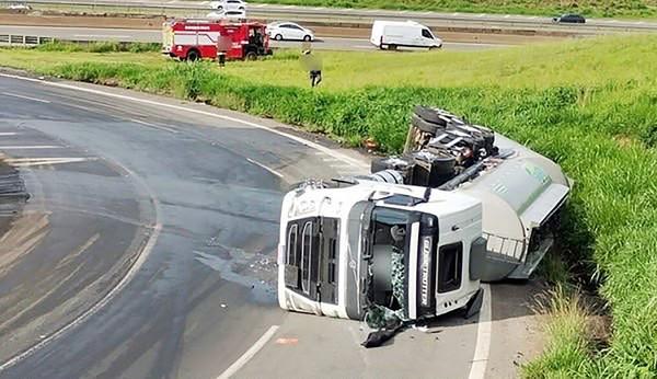 Ministério Público investiga vazamento de 45 mil litros de diesel no Rio Atibaia