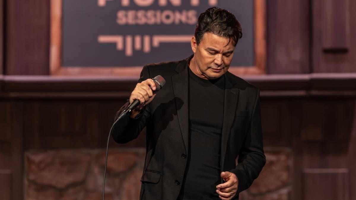 Renner chora em primeira gravação realizada em Paulínia após morte de Rick