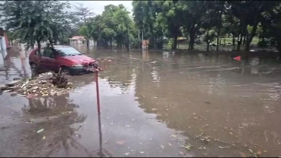 Temporal de 73 milímetros em meia hora causa estragos em Paulínia e na região