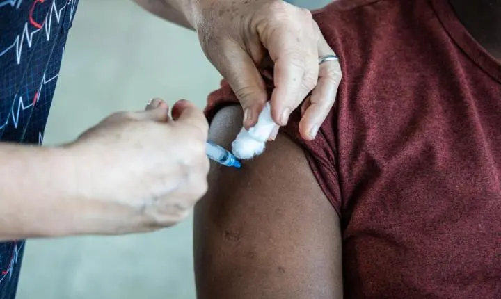 Paulínia inicia vacinação com Pneumo 20 para idosos com 85 anos ou mais