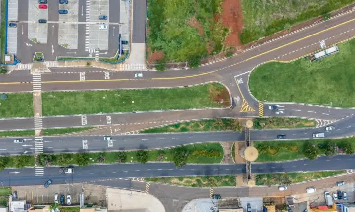 Prefeitura realiza melhorias em frente ao Spani Atacadista